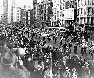 file:/activities/oralhistory/cappics/cohen1917_parade, alt: German American Bund parade in New York City in October 1939