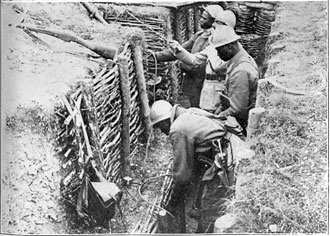 file:/activities/oralhistory/cappics/elliot1917_trenches, alt: several african-american soldiers in a trench