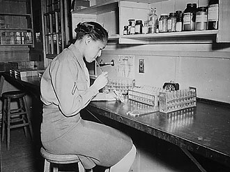 file:/activities/oralhistory/cappics/loving1941_welton, alt: young woman working in lab