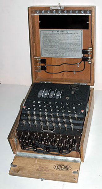 file:/activities/oralhistory/cappics/slater1942_1945_enigma, alt: Enigma cipher machine in wooden case